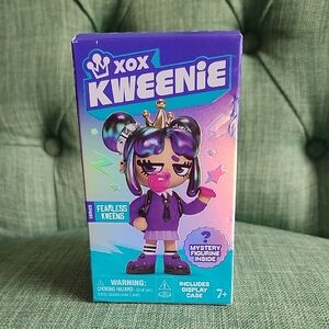 XOX Kweenie Fearless Kweens Mystery Figurine - Purple and Pink